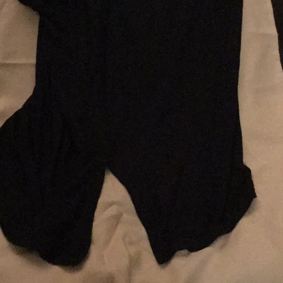 Short sleeve V Neck shirt with slits on side - Picture 3 of 3